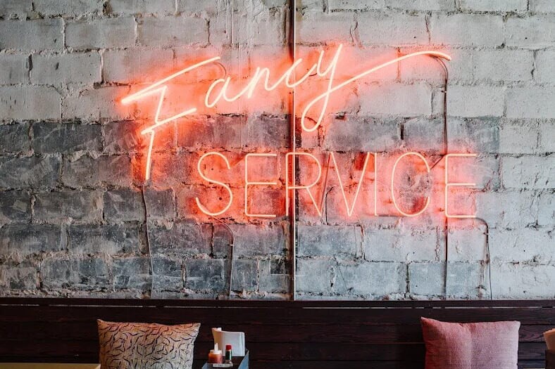 bon-ton-atlanta-restaurant-glass-neon-sign-wall-decor