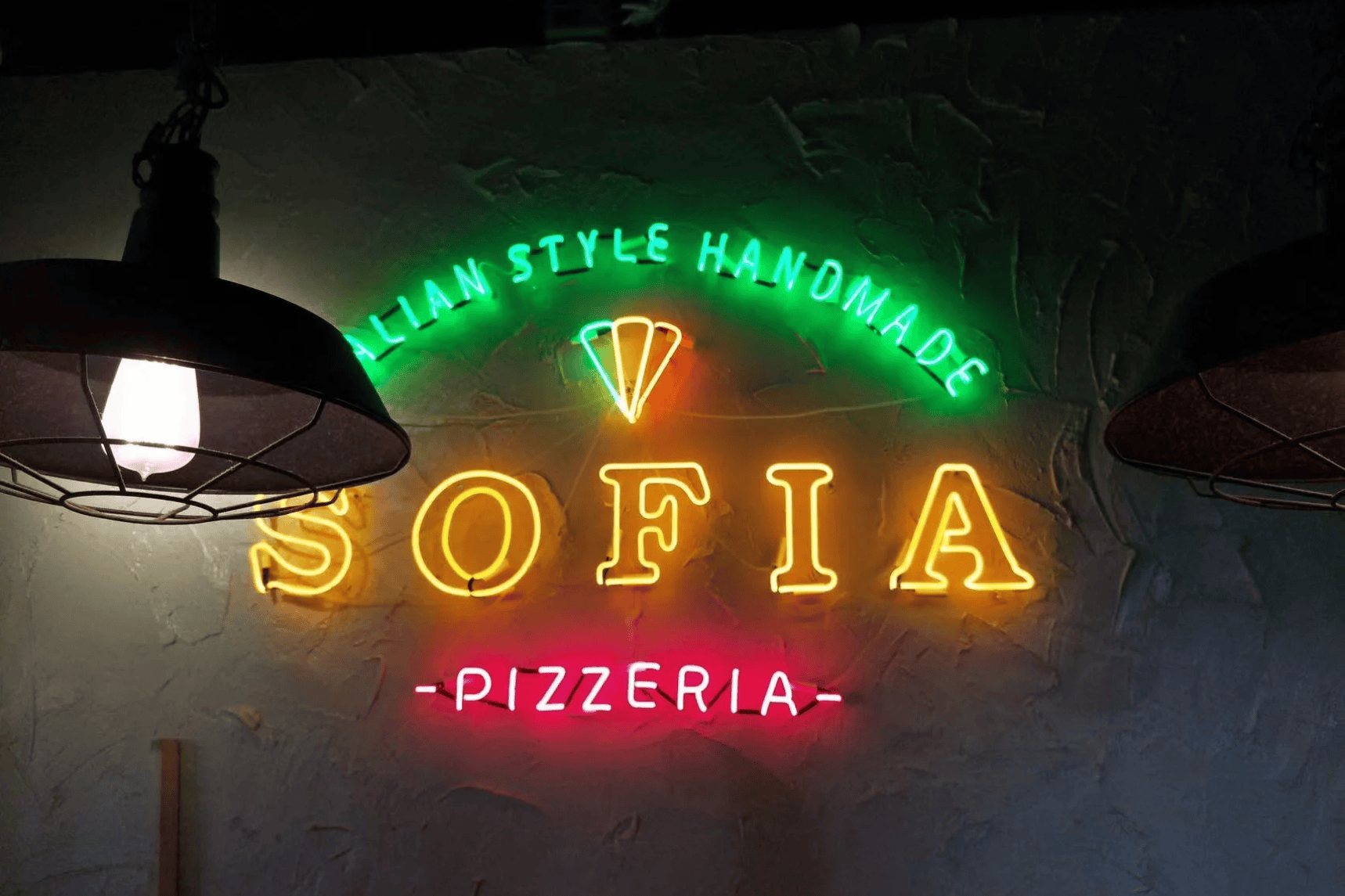 custom-glass-neon-sign-2nd-featured-image