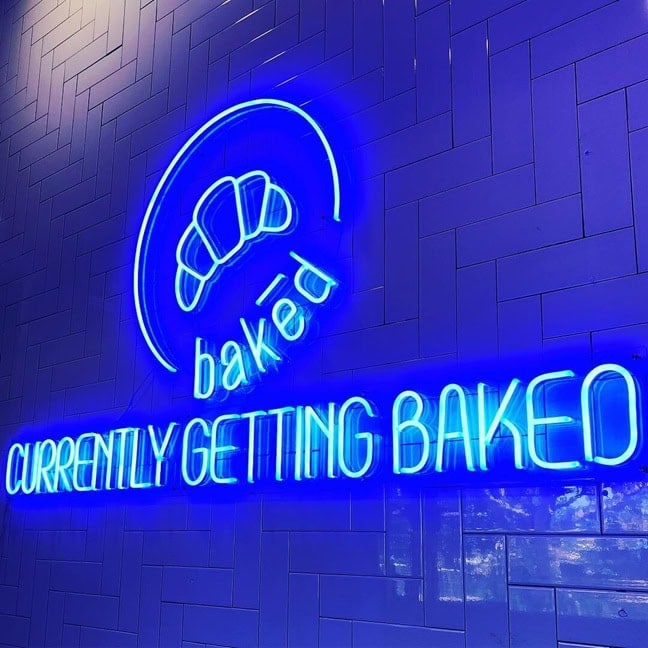 blue-modern-custom-led-neon-sign-for-bakery