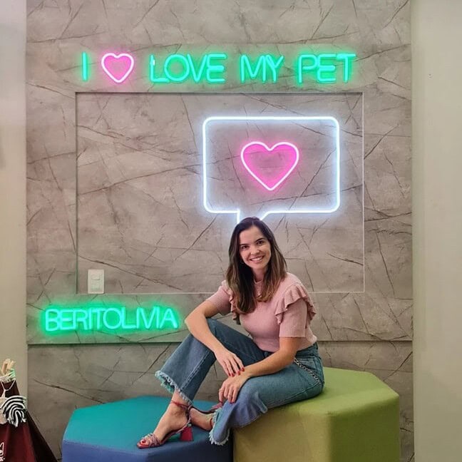 led-custom-neon-sign-for-pet-store-instagram-backdrop